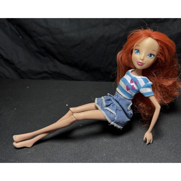 Winx Club 11.5 Bloom Basic Fashion Doll Everyday Collection - Picture 9 of 9